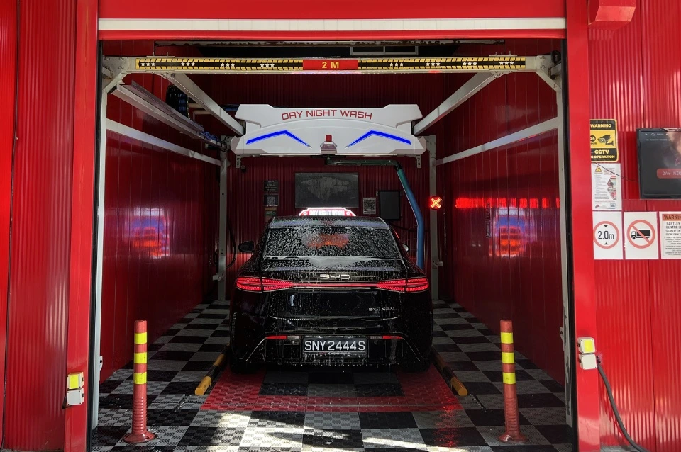 Why Singapore Drivers Specifically Search “Touchless Car Wash Near Me”